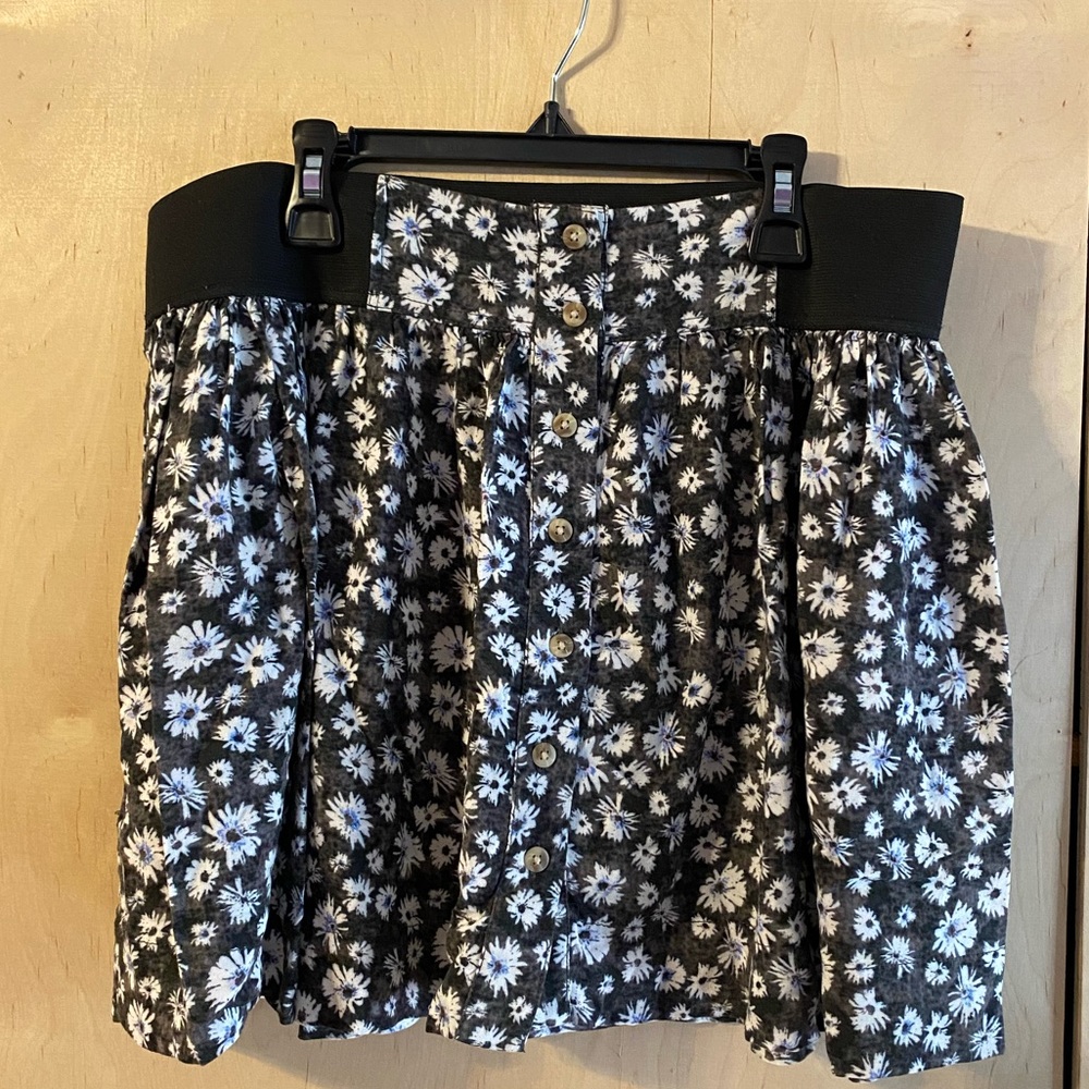 American Eagle Daisy Floral Shirt